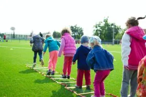 photo enfants qui sautent